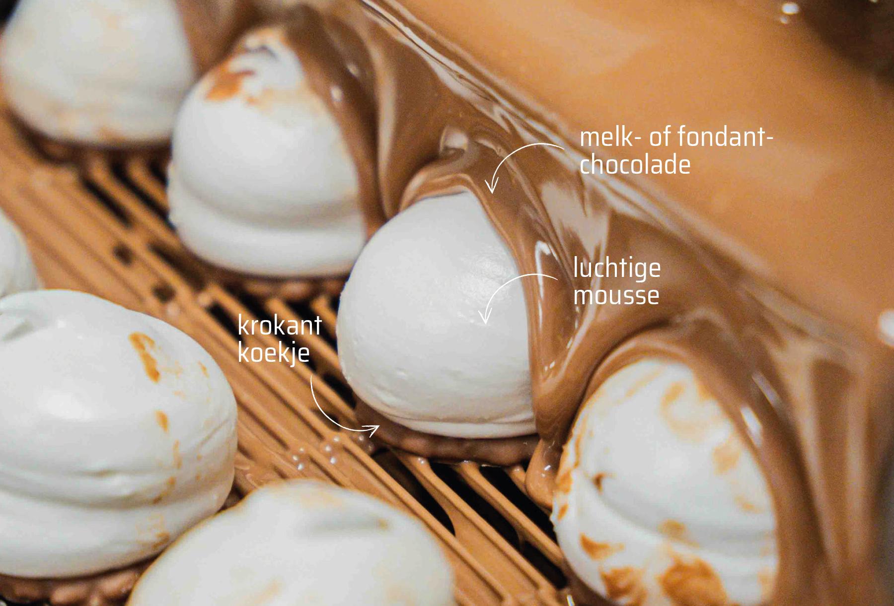 Melocakes, krokant koekje, wolkje marshmallow en laagje (melk)chocolade